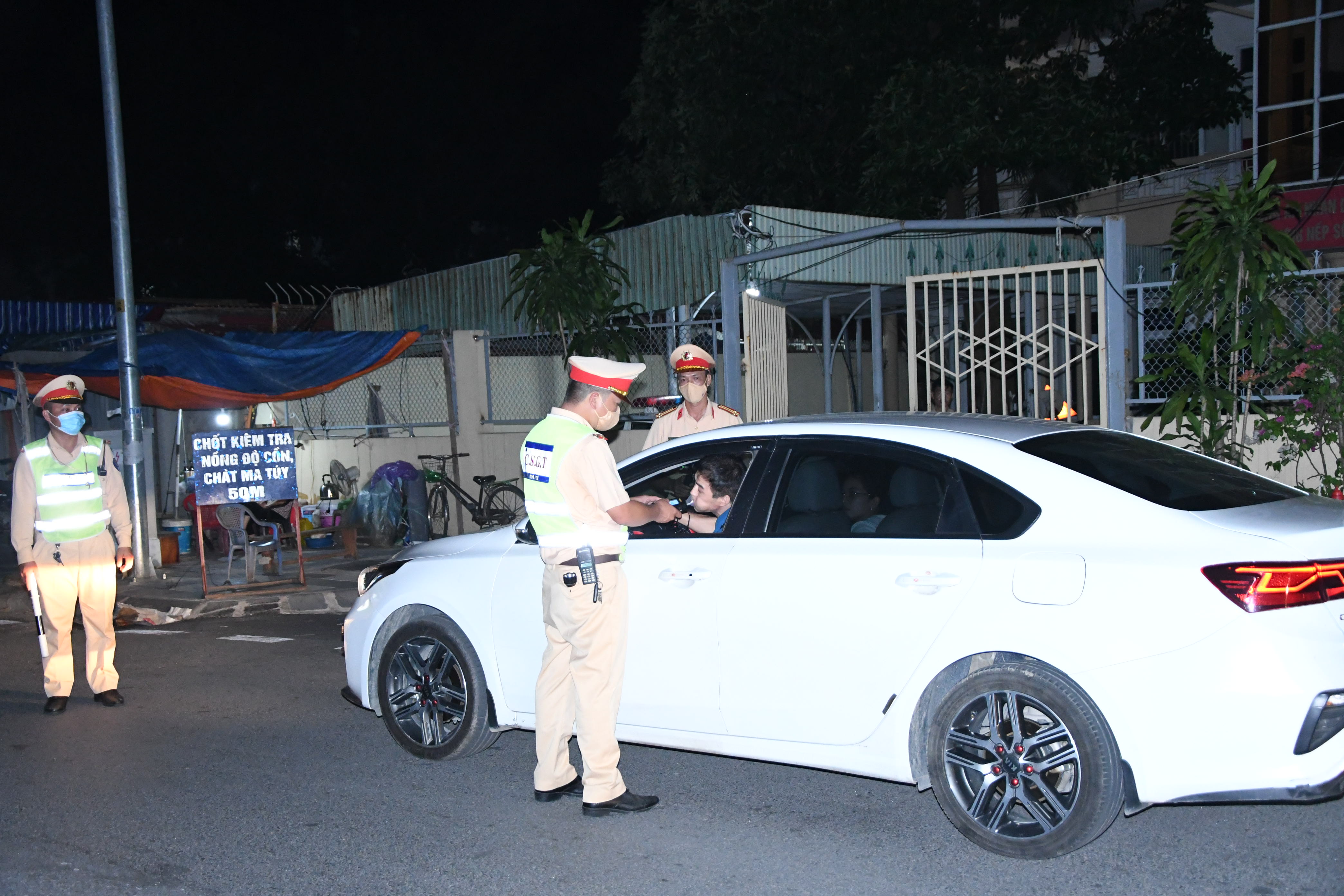 Lập biên bản xử lý 177 trường hợp vi phạm quy định về nồng độ cồn